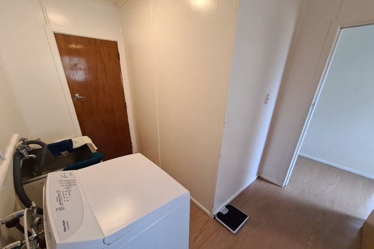 Photo of property in 2 Barclay Street, Newlands, Wellington, 6037