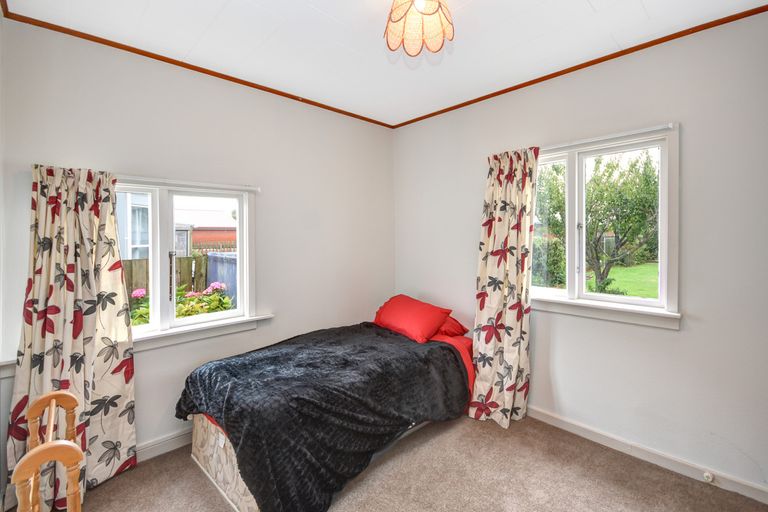 Photo of property in 37 Oxford Street, South Dunedin, Dunedin, 9012