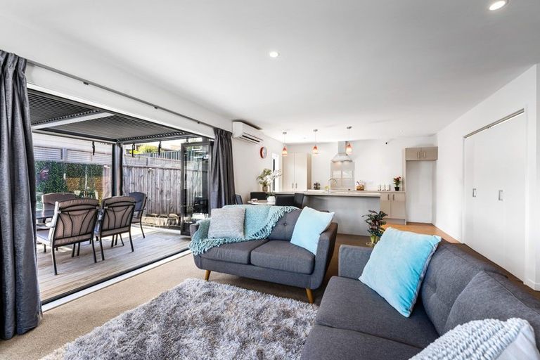 Photo of property in 19 Sunstone Crescent, Brown Owl, Upper Hutt, 5018