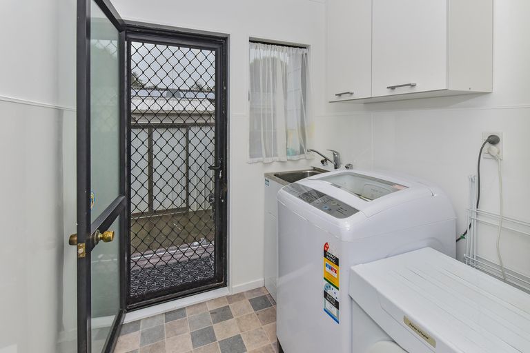 Photo of property in 2/8 Celmisia Place, Weymouth, Auckland, 2103