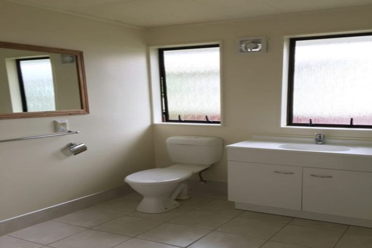 Photo of property in 60 Lavelle Road, Henderson, Auckland, 0612