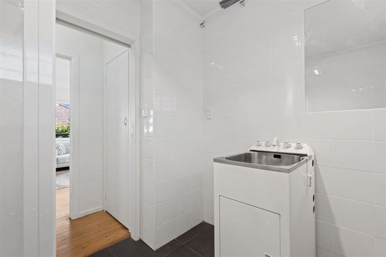 Photo of property in 1/134 Onewa Road, Northcote, Auckland, 0627