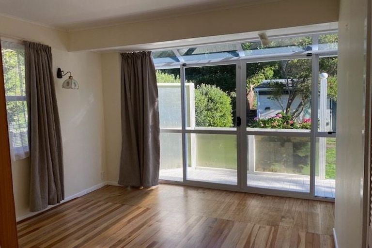 Photo of property in 121 Breaker Bay Road, Breaker Bay, Wellington, 6022
