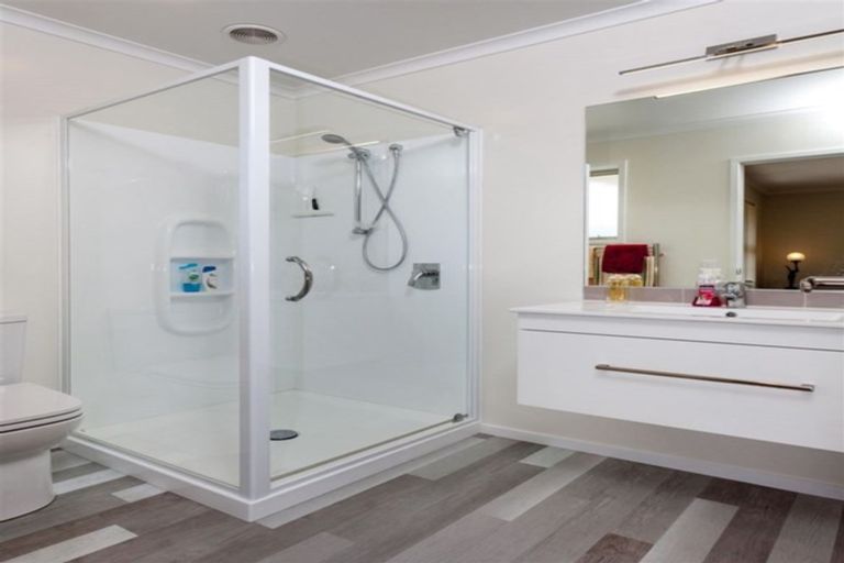 Photo of property in 80 Golden Shore Place, Coromandel, 3506