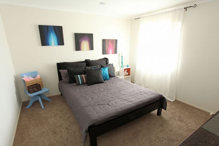 Photo of property in 24 Breaker Grove, Waiuku, 2123