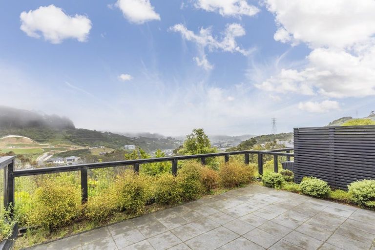 Photo of property in 28 Holystone Road, Whitby, Porirua, 5024