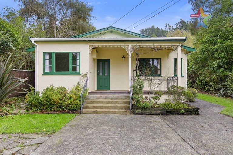 Photo of property in 34 Jocelyn Crescent, Pinehaven, Upper Hutt, 5019