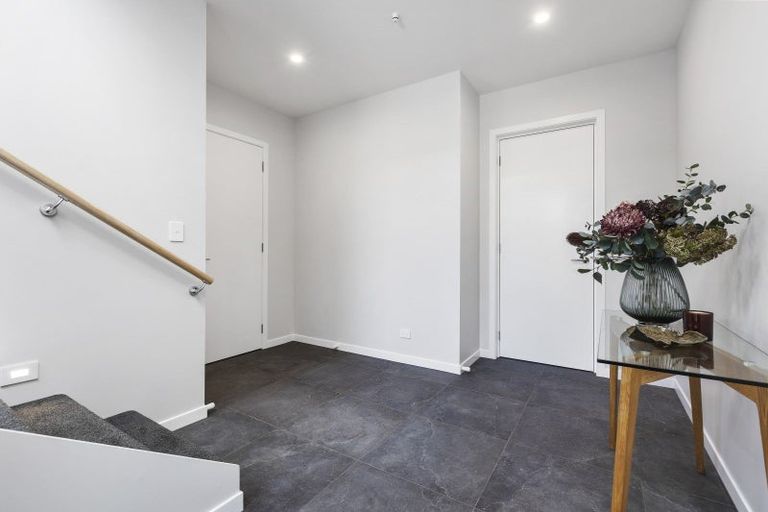 Photo of property in 7b Montrose Place, Highlands Park, New Plymouth, 4312