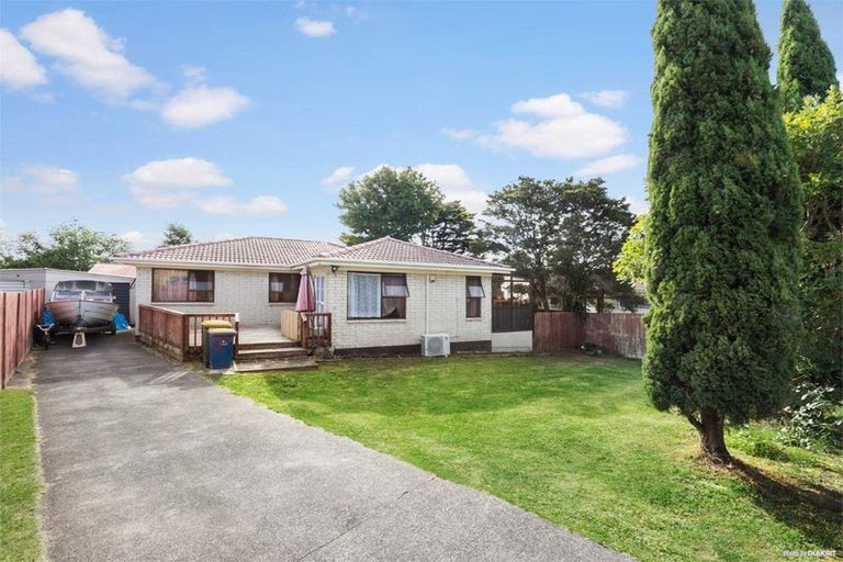 Photo of property in 60 Cedar Heights Avenue, Massey, Auckland, 0614