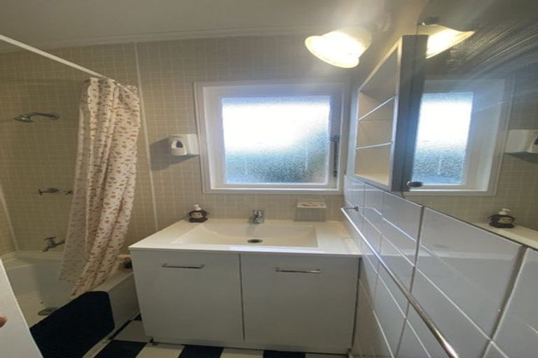 Photo of property in 43 Blease Street, New Lynn, Auckland, 0600