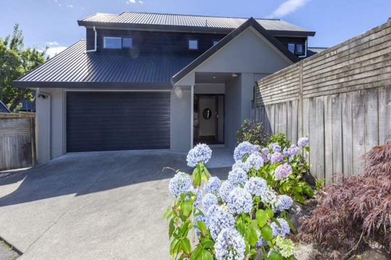 Photo of property in 2 Pukatea Close, Raumati Beach, Paraparaumu, 5032