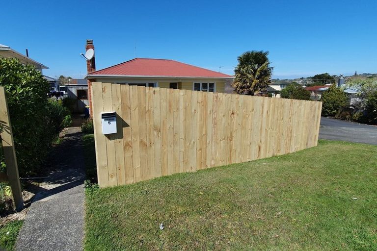 Photo of property in 6 Aotea Road, Glen Eden, Auckland, 0602
