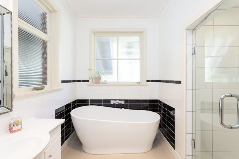 Photo of property in 3 Rosehill Road, Macandrew Bay, Dunedin, 9077