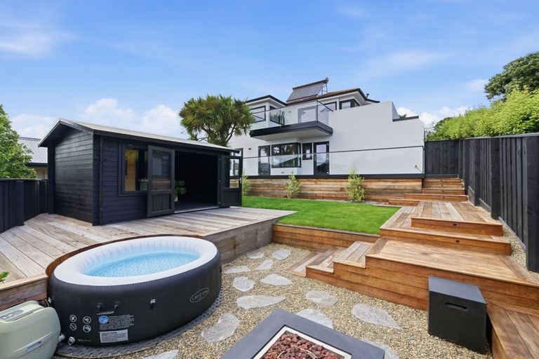 Photo of property in 5b Madeley Road, Mount Pleasant, Christchurch, 8081