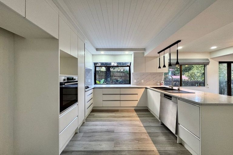 Photo of property in 11 Goodwood Drive, Goodwood Heights, Auckland, 2105