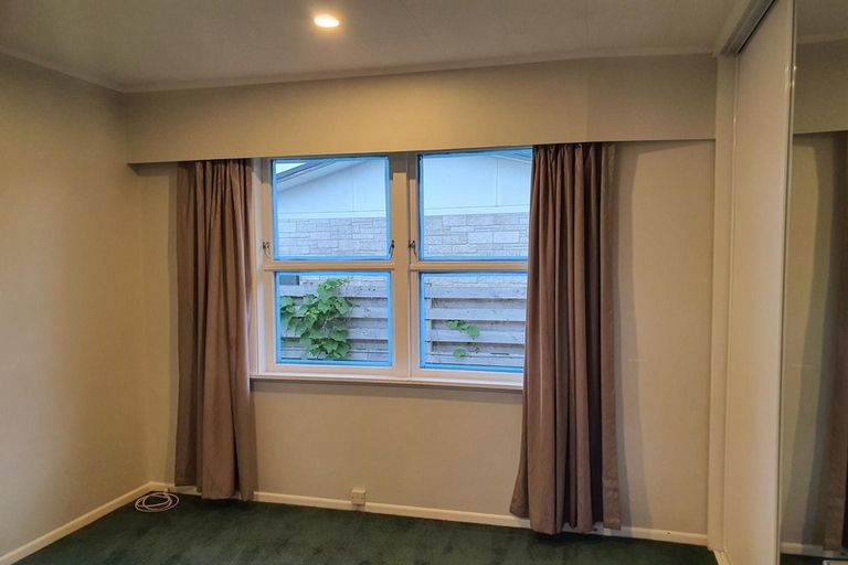 Photo of property in 61 Gloria Avenue, Te Atatu Peninsula, Auckland, 0610