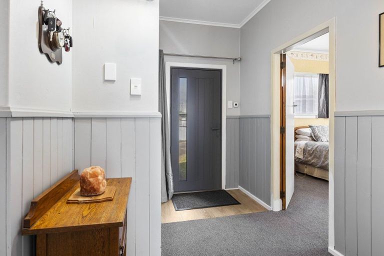 Photo of property in 15 Tasman Street, Opunake, 4616