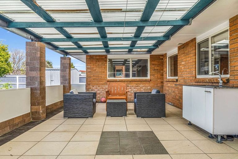 Photo of property in 526 Massey Road, Mangere, Auckland, 2022