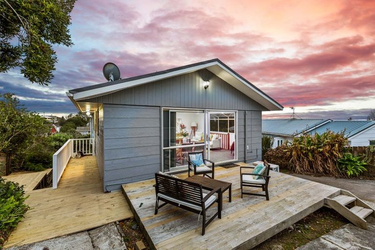 Photo of property in 10 Beauchamp Drive, Massey, Auckland, 0614