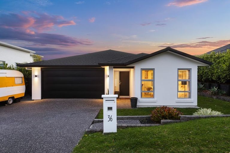 Photo of property in 36 Boocock Crescent, Orewa, 0931