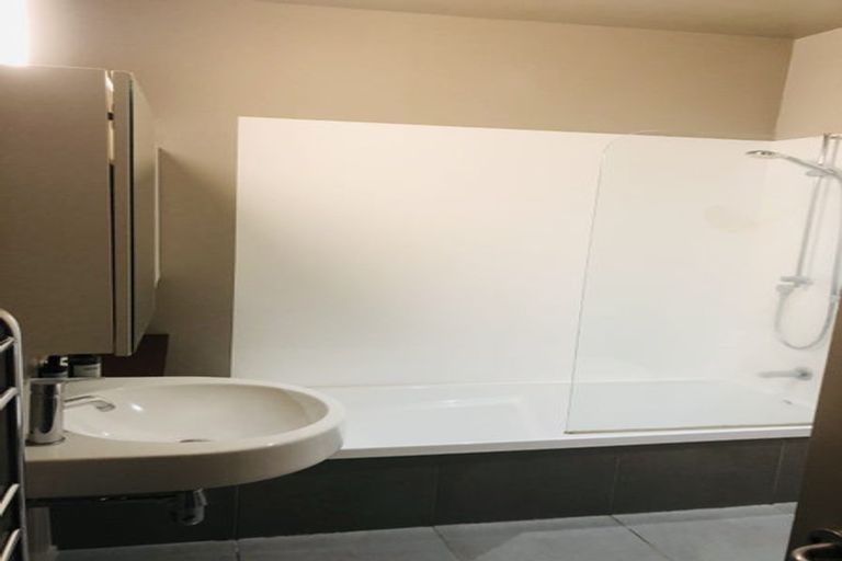 Photo of property in 16/2 Onslow Road, Khandallah, Wellington, 6035