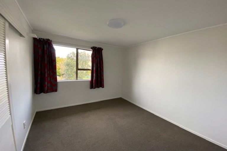 Photo of property in 15 Cottam Grove, Northcross, Auckland, 0632