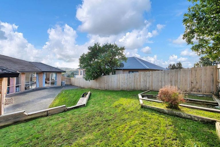 Photo of property in 20 View Ridge Drive, Ranui, Auckland, 0612