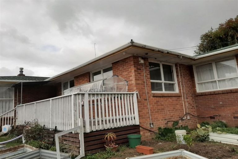 Photo of property in 1 Staines Avenue, Mangere East, Auckland, 2024