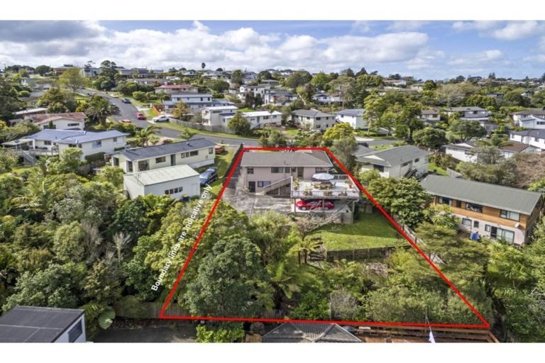Photo of property in 24 Deverell Place, Northcross, Auckland, 0632