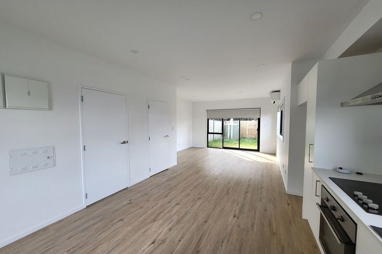 Photo of property in 1 Eileen Newey Place, Henderson, Auckland, 0612
