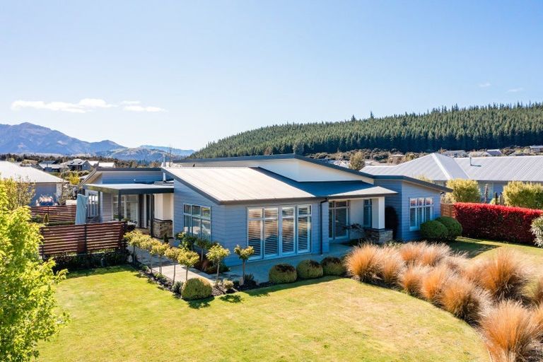 Photo of property in 4 Sunnyside Lane, Wanaka, 9305