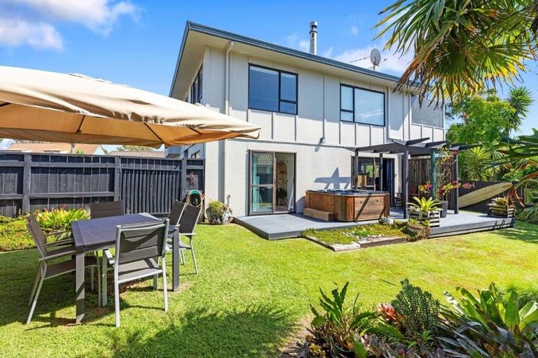 Photo of property in 10a Hayley Grove, Papamoa Beach, Papamoa, 3118