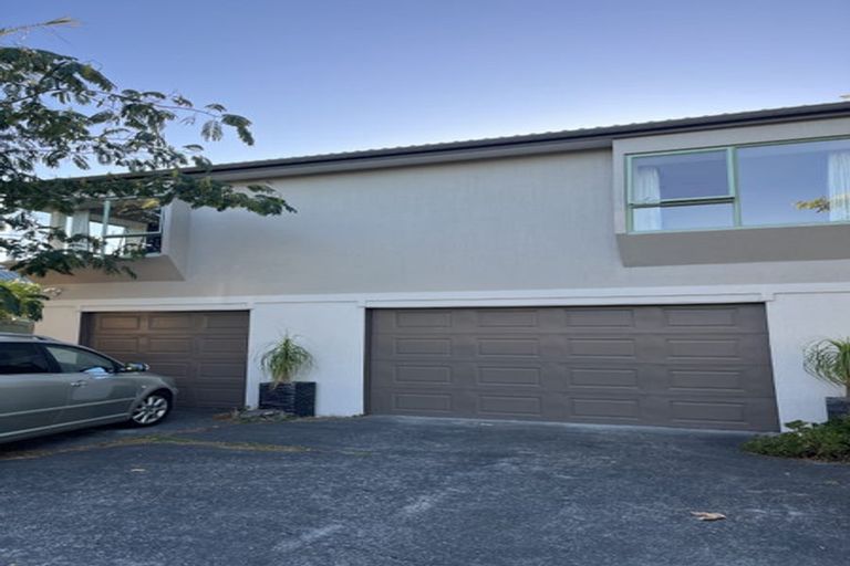 Photo of property in 70 Whitford Road, Botany Downs, Auckland, 2014