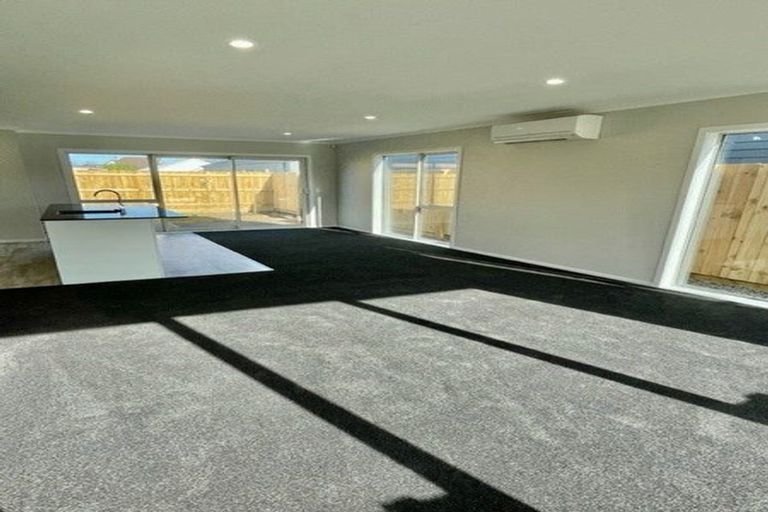 Photo of property in 24 Koru Loop, Paraparaumu, 5032