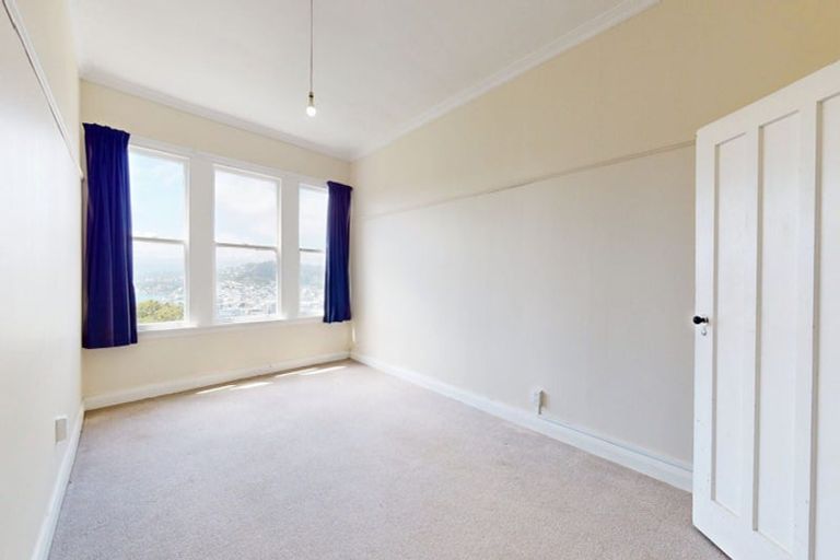 Photo of property in 88 Kelburn Parade, Kelburn, Wellington, 6012