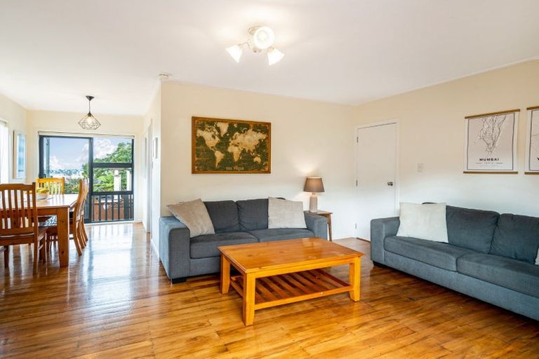 Photo of property in 2/539 Glenfield Road, Glenfield, Auckland, 0629