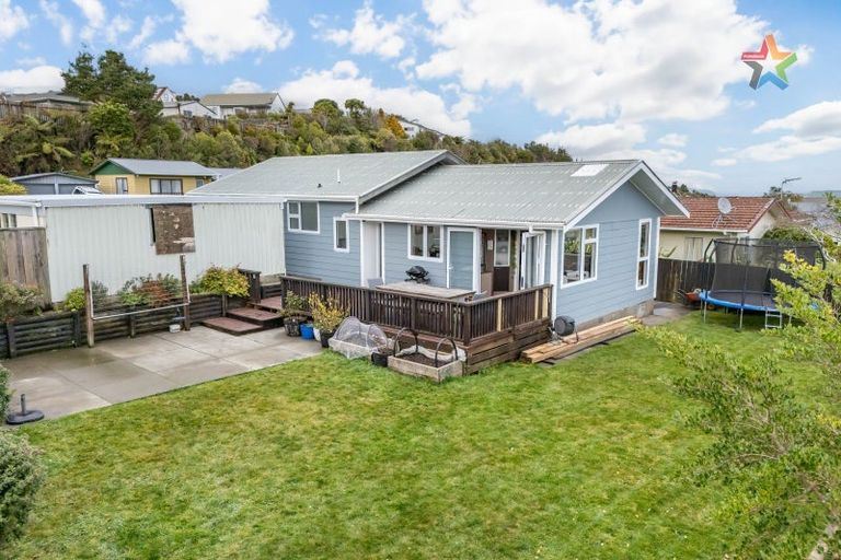Photo of property in 18 Tarras Grove, Kelson, Lower Hutt, 5010