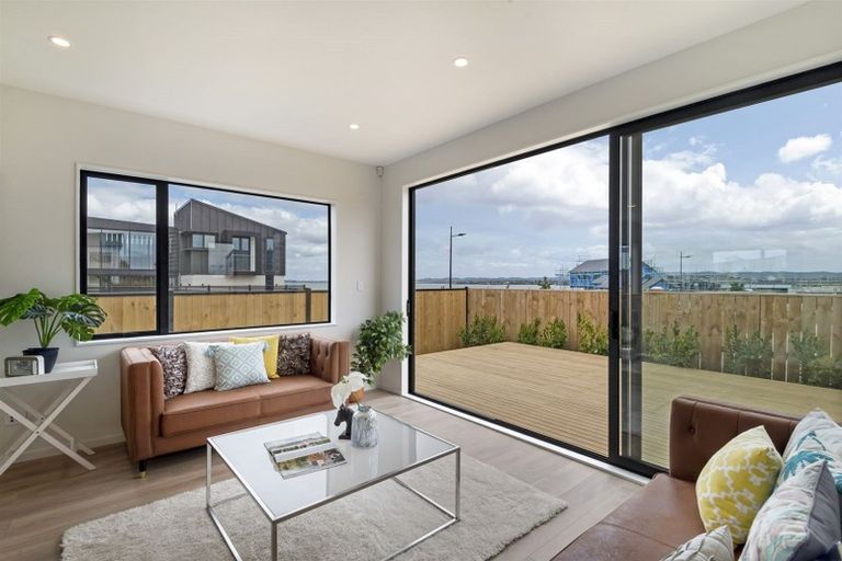 Photo of property in 17 Ocean Breeze Avenue, Hobsonville, Auckland, 0616