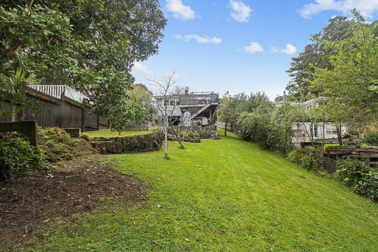 Photo of property in 37 Derwent Crescent, Titirangi, Auckland, 0604