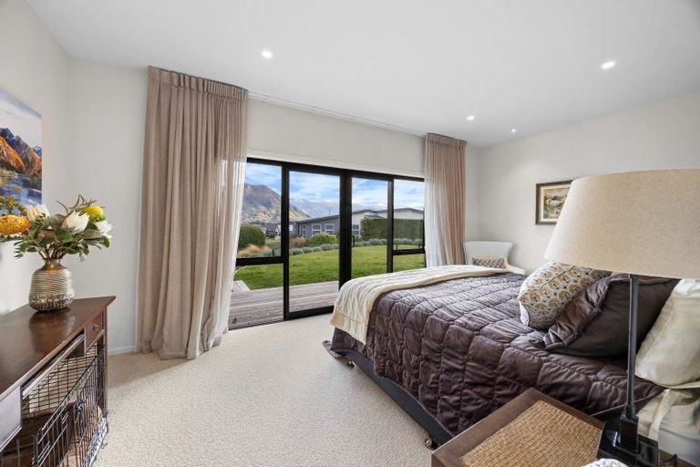 Photo of property in 5 Valley Crescent, Wanaka, 9305