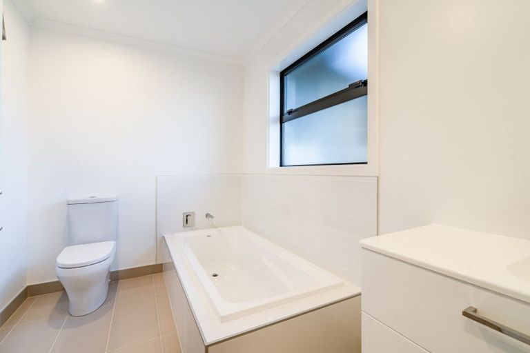 Photo of property in 143 Great North Road, Winton, 9720