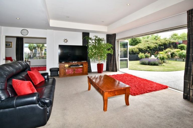 Photo of property in 21 Strathcarron Place, Broomfield, Christchurch, 8042