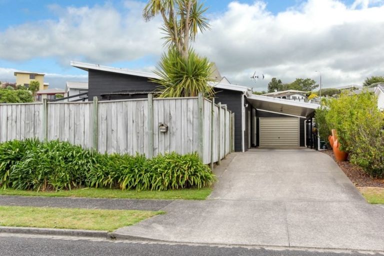Photo of property in 7 Marchant Place, Westown, New Plymouth, 4310