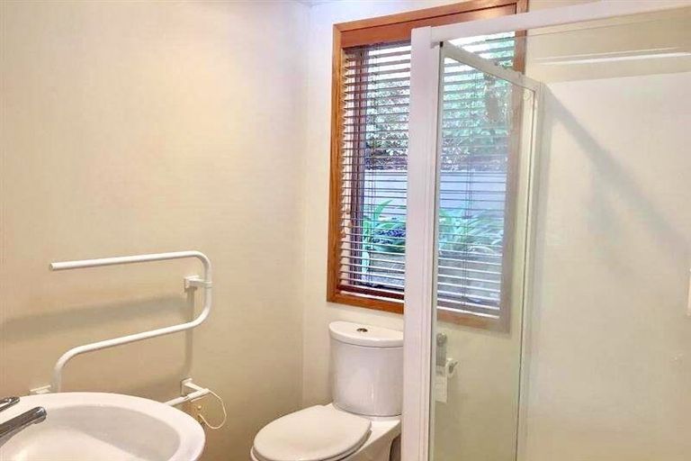 Photo of property in 8 Rosella Place, Murrays Bay, Auckland, 0630