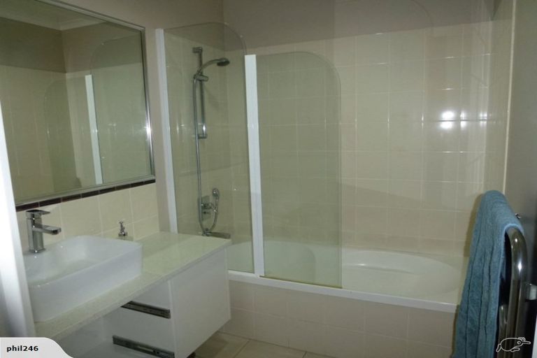 Photo of property in 9q Clearwater Cove, West Harbour, Auckland, 0618