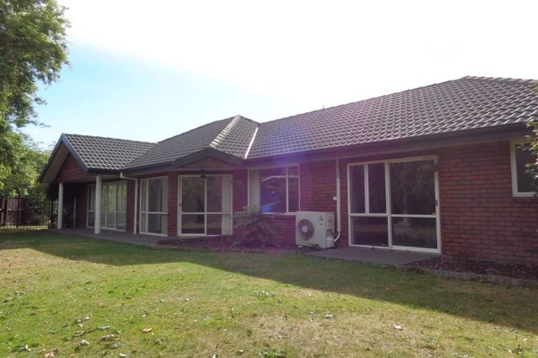 Photo of property in 10 Fieldmoor Place, Parklands, Christchurch, 8083