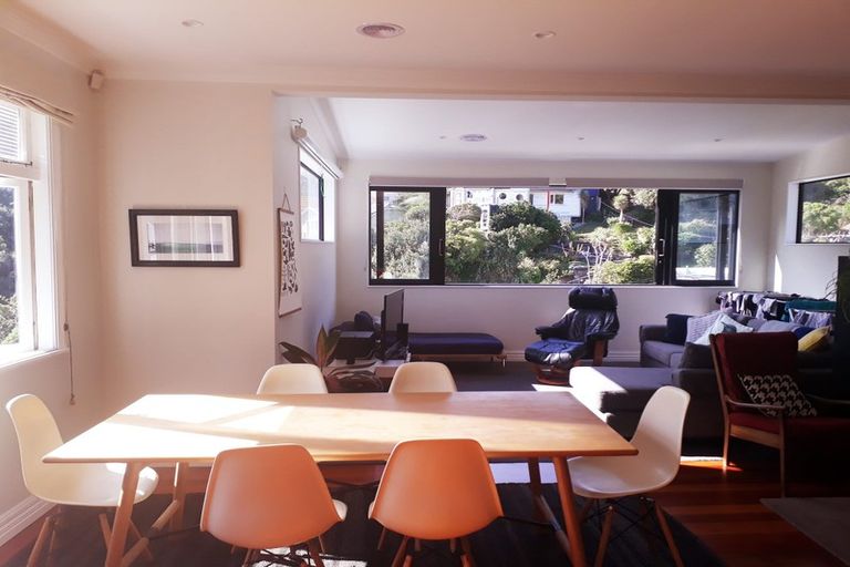 Photo of property in 73 Hungerford Road, Houghton Bay, Wellington, 6023