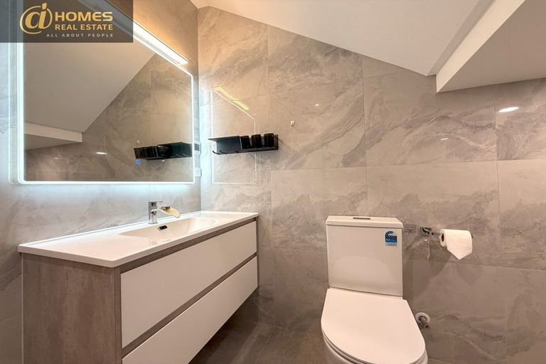 Photo of property in 56a Hogarth Rise, West Harbour, Auckland, 0618