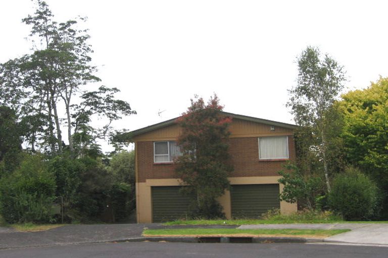 Photo of property in 8 Jessmae Place, Hillcrest, Auckland, 0627