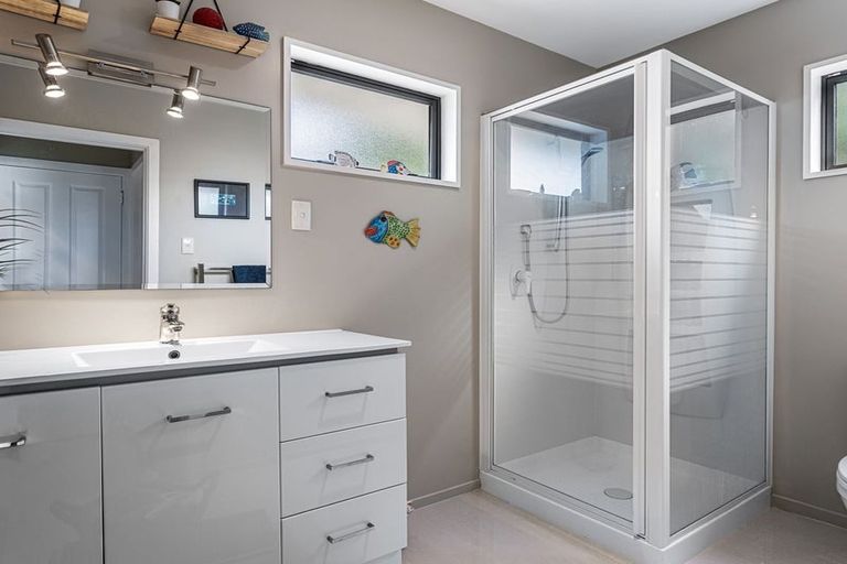 Photo of property in 24 Cornwall Road, Lyttelton, 8082